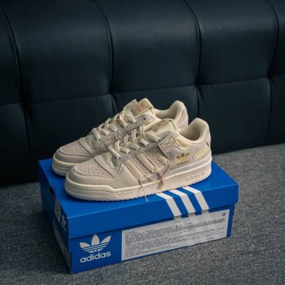 核心私 Adidas Forum 84 Low Cl三叶草低邦 经典魔术贴复古板鞋 男女潮流头层皮休闲鞋 货号：Gw0299 尺码：36 36.5 37 38