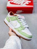 耐克 Nike Dunk Low Gs，“Year Of The Snake”舒适男女同款运动防滑耐磨，绿色蛇年限定 2025 尽情迈步，彰显个性风采。采用柔软