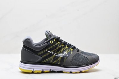 公司级Nike Lunar Glide 2 休闲透气轻便 低帮跑步鞋男款 简约大方的造型设计，给人以随性休闲的时尚格调，穿着舒适轻便，运动灵活自如，满足日常个性