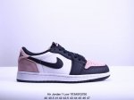 特价纯原版本 耐克 乔丹Air Jordan 1 Low AJ1 乔1 乔丹1代aj1 低帮复古文化休闲运动篮球鞋。该鞋款从 1985 年元年款汲取设计灵感，焕