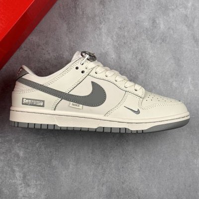 本地 核心私 公司级 Nike Sb Dunk Low“Supreme联名 米白灰勾” 周年高端定制 低帮休闲板鞋 定制鞋盒 大厂纯原品质出货 超高清洁度 皮料