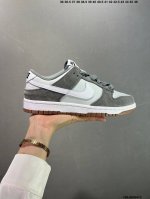 真标耐克 Nike Sb Dunk Low 扣篮系列 复古低帮休闲运动滑板板鞋。采用脚感柔软舒适Zoomair气垫，有效吸收滑板等极限运动在落地时带来的冲击力，