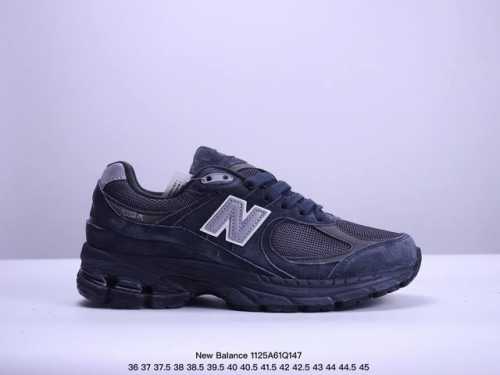 公司级new Balance 2002R 复古单品 热门复古鞋型new Balance 2002R，近日又曝出一款全新配色并释出官图。整双鞋采用棕色和米色主打，