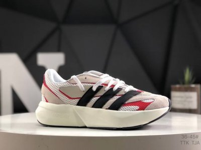 Adidas Lightblaze 舒适防滑 新款阿迪达斯低帮跑步鞋 极致轻盈的Lightweight Upper设计 带来近乎裸足的舒适体验 中底采用尖端科技