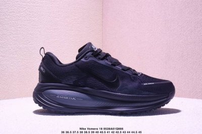 公司级Nk Air Zoom Vomero 18 轻便舒适公路跑步鞋 Hm6803-001质感柔软 弹力充沛 助力一路畅跑 乐享不停 厚实泡绵缔造舒适的回弹效果