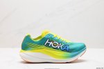 公司级hoka One Oneu Rocketx2 真碳大底 半透明蝉翼鞋面透气跑步鞋 技术合成网眼鞋面 提供如拥抱足部的贴合感 内部中底笼 提供轻量的如拥抱足