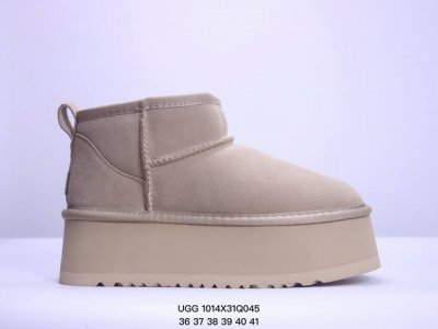 Ugg 雪地靴 女鞋广东原产，升级原楦原纸版开发版型，采用tpu模压定型翻毛皮鞋面材质，内嵌人造卷曲羊毛毛绒里衬和鞋垫,保暖锁热，选用17毫米uggpure 植
