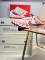 耐克Nike Dunk Low 板鞋Sb系列经典百搭休闲运动板鞋加厚鞋舌的填充，使舒适性大大提升，同时也更方便穿脱中底部分则加入了脚感柔软舒适Zoomair气垫