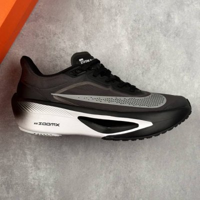 本地 核心私 公司级Nike W Zoom Fiy 6马拉松高端竞速跑步鞋 特高弹性双层Md搭配碳纤维组合鞋底，轻盈缓震， 鞋面采用工程网眼设计 为特定高热区域