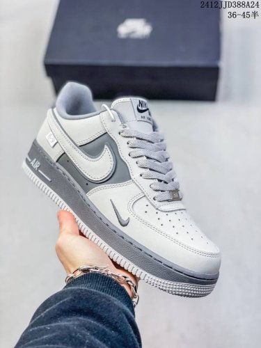 公司级耐克nike Air Force 7 空军一号低帮百搭休闲运动板鞋。柔软、弹性十足的缓震性能和出色的中底设计，横跨复古与现代的外型结合，造就出风靡全球三十