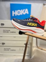 Hoka M Bondi 9 全新配色 低帮轻量户外越野休闲运动慢跑鞋这个品牌来自于新西兰的毛利语，Hoka表示大地，One One表示飞越，连起来就是飞越地平