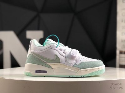 耐克 Air Jordan Legacy 312 乔丹篮球鞋系列 号称 “最强三合一” 的Jordan Legacy 312，自然有着杂交结合的设计，它的名字就
