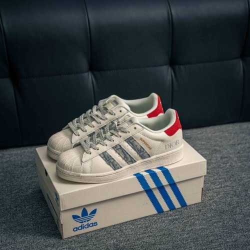核心私 阿迪达斯Adidas三叶草 Originals Superstar贝壳头系列低帮经典百搭休闲运动板鞋 货号 Bz 6 尺码 36 36.5 37.5 3