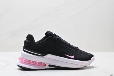 公司级 Nike Air Zoom Upturn 舒适防滑耐磨 耐克 低帮跑步鞋 织物鞋面，轻盈透气，后跟还有Air Zoom 气垫缓震配置， 穿起来脚感蛮舒服