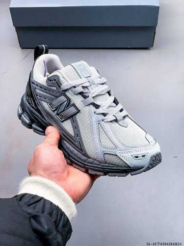 230 New Balance M1906Ri Nb宝藏老爹鞋款，复古元素叠加，质感超级棒，楦版型材料细节做工精细，货如实拍图 作为Nb最经典的档案鞋型之一，与