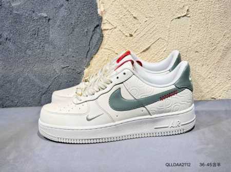 130 耐克 Nike Air Force 1 '07空军一号 百搭休闲运动板鞋。柔软、弹性十足的缓震性能和出色的中底设计，横跨复古与现代的外型结合，造就出风靡 - 点击图像关闭
