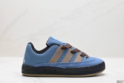 真标adidas Adimatic Low 马蒂奇系列低帮 复古鲨鱼面包鞋运动休闲滑板板鞋 整个鞋面由色彩艳丽的麂皮制成 搭配品牌标志性大尺寸三条纹 Logo