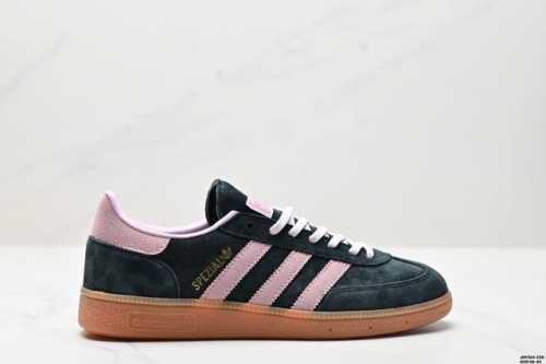 公司级Adidas Handball Spezial 阿迪达斯经典款 复古休闲板鞋 全鞋采用反毛皮制作 牛筋耐磨大底 承载青春情怀的板鞋 经典三条杠装饰鞋侧 品