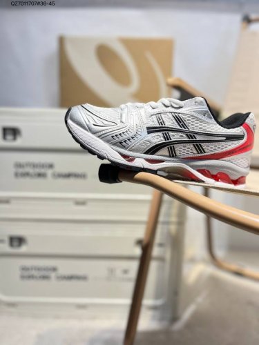 asics Gel-Kayano 14亚瑟士经典跑鞋 如今机能风和户外风吹得正劲 便是主打 Urban Outdoor机能越野风格 城市和户外场景都能轻松应对