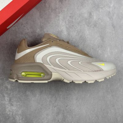 本地 核心私 nike Air Max Fire 后掌气垫 缓震休闲运动跑鞋 dn8的核心亮点在于其八腔气垫结构 根据不同部位设定的气压值专为行走设计提供卓越的
