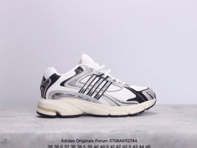 公司货adidas Originals Forum在今年重磅回归 ，低帮的灵巧设计同样备受潮人喜爱 也更适宜春夏季的穿着，版型、细节完美，原盒原标 专供外贸渠道