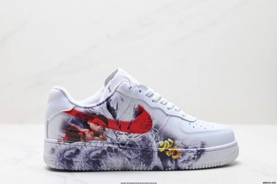 公司级耐克Nike Air Force 1“07空军一号低帮百搭休闲运动板鞋。柔软、弹性十足的缓震性能和出色的中底设计，横跨复古与现代的外型结合，造就出风靡全球