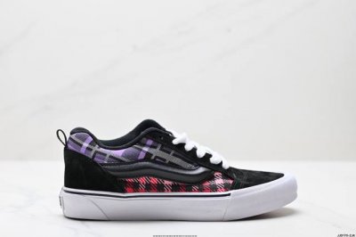 公司级范斯Vans Vault Knu Skool Vlt Lx 休闲复古滑板鞋 与 Og 版本的 Knu Skool 稍有不同的是 Knu Skool 轻薄的