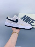 nike Air Force 1 Low 空军一号低帮百搭休闲运动板鞋。柔软、弹性十足的缓震性能和出色的中底设计，横跨复古与现代的外型结合，造就出风靡全球三十多