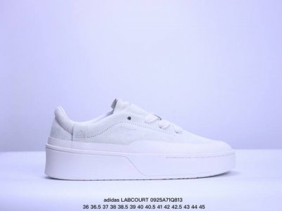 公司级adidas Labcourt 百搭休闲轻松舒适 耐磨透气低帮 板鞋 男女同款 鞋面使用了绒毛麂皮 ，鞋面和鞋底连接处使用了包边处理，看起来更加精致有型;