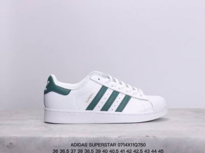 阿迪达斯 Adidas Superstar 三叶草经典贝壳头系列 新款休闲板鞋潮流男女士运动鞋 。鞋面柔软皮革材质 标志性的贝壳鞋头，锯齿三条纹，简约的线条。就