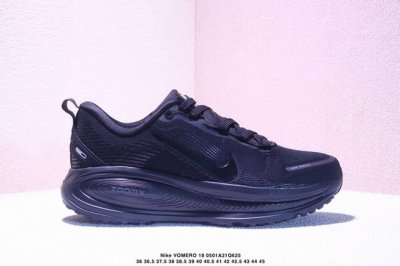 真标Nike Vomero 18 耐克 舒适减震防滑 低帮跑步鞋 全掌Reactx泡绵中底 前掌和后跟还配备了Air Zoom气垫单元 据说跑起来更快更舒适哦