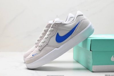 真标耐克nike Sb Force 58低帮休闲板鞋 是一款将前沿创新带入街头的单品，它具有硫化杯底，具有出色的耐用性和灵活性。使用帆布和绒面革，在饰面上放置通
