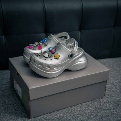 核心私 巴黎世家联名厚底松糕洞洞鞋拖鞋沙滩 balenciaga X Crocs 巴黎世家 卡骆驰联名 2025厚底松糕洞洞鞋拖鞋沙滩 巴黎世家拖鞋 海内外时尚