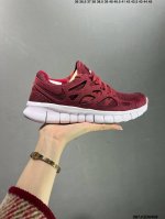 真标耐克nike Free Run+ 2 赤足二代轻跑鞋 质感新焕升级，专为短打跑造#鞋如面袜般子柔贴软合，结合性弹沙线，赋双予足众出的紧包密覆效果。 货号：5