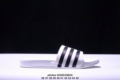 阿迪达斯 Adidas情侣夏季沙滩涉水休闲百搭运动潮流人字拖凉拖鞋。 Xm0228Q8