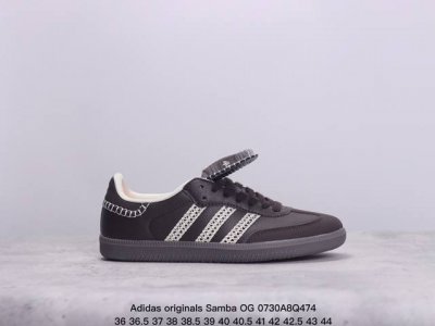 adidas Originals Samba Og 阿迪达斯 低帮 白粉 桑巴防滑耐磨轻便低帮板鞋男女同款 鞋面由灰色翻毛皮与白色皮革组成，通体白粉配色，鞋头采