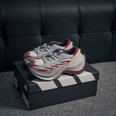 核心私 Adidas Xlg Mtw系列 舒适防滑透气 低帮 阿迪 休闲跑步鞋 货号：Ih1572 尺码：35.5 36 36.5 37 38 38.5 39