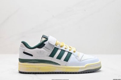 公司级阿迪达斯 Adidas Forum 84 Low 低帮百搭潮流休闲运动板鞋。以复古篮球鞋的外形为基础，采用皮革拼接，简约百搭，更加贴合舒适。中底内侧网格造