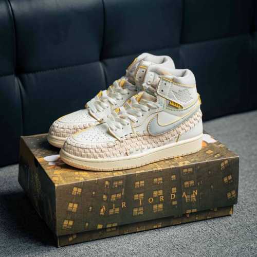 Air Jordan 1 乔丹篮球鞋男女运动鞋潮流板鞋 货号：Fd2565 100 尺码：36 36.5 37.5 38 38.5 39 40 40.5 41