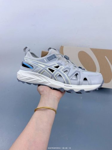 亚瑟士 Asics Gel-Sonomase 运动休闲透气专业跑鞋 儿童抽拉绳运动凉鞋 原档案据数开发楦型纸版 洞洞鞋面，更贴合脚型和舒适透气，后跟稳定片带来合