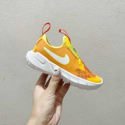 800黄色 NK赤足一脚蹬儿童跑步鞋 SIZE：23.5-37码 充满活力与朝气的配色 一脚蹬款式超级好穿 耐磨防滑大底，脚感超赞 脚面和后跟处都增加了弹力松紧