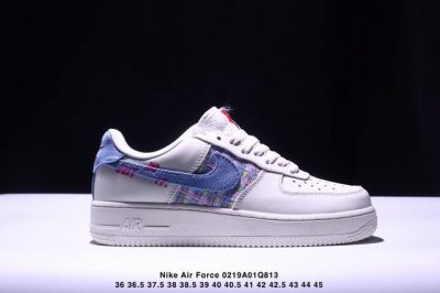 公司级耐克Nike Air Force 1“07空军一号低帮百搭休闲运动板鞋。柔软、弹性十足的缓震性能和出色的中底设计，横跨复古与现代的外型结合，造就出风靡全球
