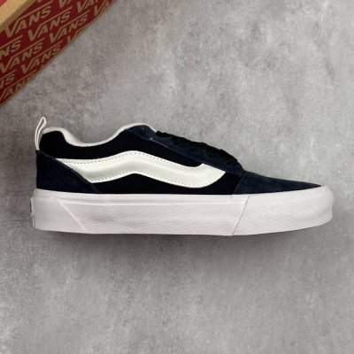 本地 核心私 万斯 Vans Old-Skool 面包鞋 坎普尔 茱利安系列低帮复古硫化休闲运动板鞋“肥胖版大Logo” 要说整个年最为热门的鞋型之一， 面包鞋