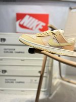 耐克Nike Dunk Low 板鞋Sb系列经典百搭休闲运动板鞋加厚鞋舌的填充 使舒适性大大提升 同时也更方便穿脱中底部分则加入了脚感柔软舒适Zoomair气垫