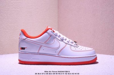 公司级耐克Nike Air Force 1“07空军一号低帮百搭休闲运动板鞋。柔软、弹性十足的缓震性能和出色的中底设计，横跨复古与现代的外结合，造就出风靡全球三
