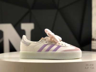 阿迪 Adidas Originals Sambae W 百搭单品 复古桑巴板鞋 这款桑巴鞋展示了高质量的工艺 带有装饰的超锁缝制和无缝的手感 柔软、柔软的皮革