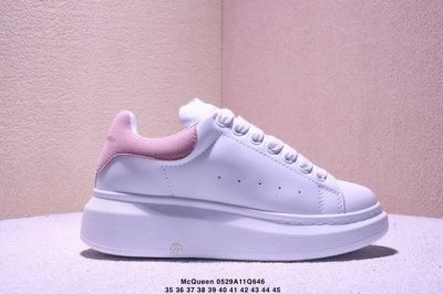福利特价海外指定版本 独特礼盒包装 Alexander Mcqueen 亚历山大麦昆松糕鞋厚底增高小白鞋 进口丝绸亚光原版正品 水染羊皮内里 牛皮垫脚 回弹度到