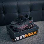 核心私 Nike Air Max Dn8 耐克气垫 缓震 耐磨运动鞋 鞋身材质均选择皮革 织物 麂皮多种材质覆盖 保证质感的前提下 层次感也相当不错 带有开窗式