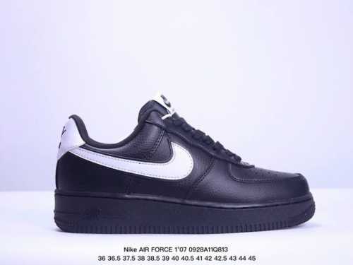 公司级耐克nike Air Force 7 空军一号低帮百搭休闲运动板鞋。柔软、弹性十足的缓震性能和出色的中底设计，横跨复古与现代的外型结合，造就出风靡全球三十