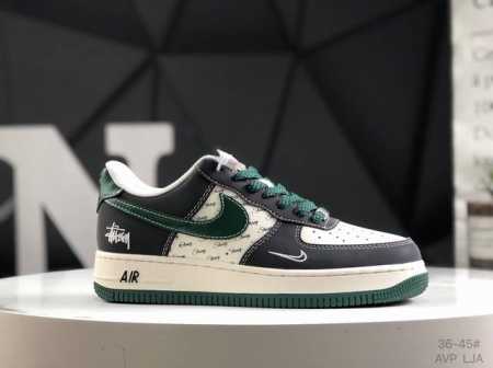 公司级带半码 耐克 Nike Air Force 7 空军一号低帮百搭休闲运动板鞋。柔软、弹性十足的缓震性能和出色的中底设计，横跨复古与现代的外型结合，造就出风 - 点击图像关闭